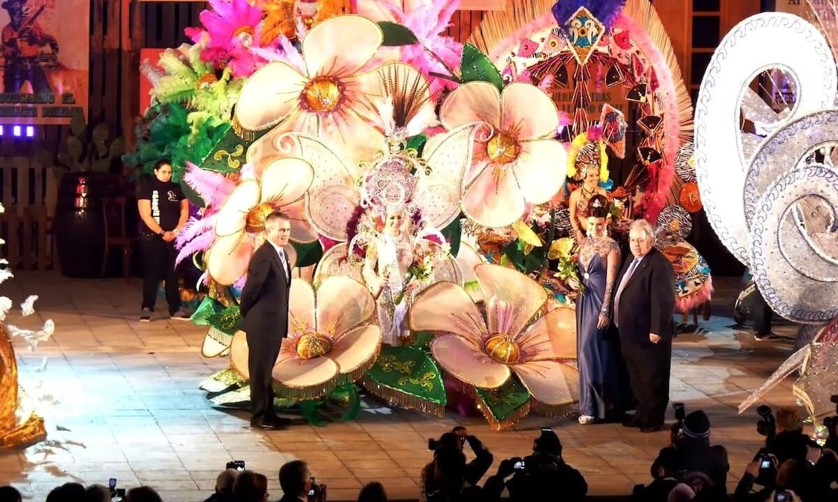 Loro Parque stellt Karnevalskönigin von Puerto
