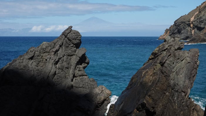 La Gomera Highlights Steinstrände Norden Blick nach Teneriffa