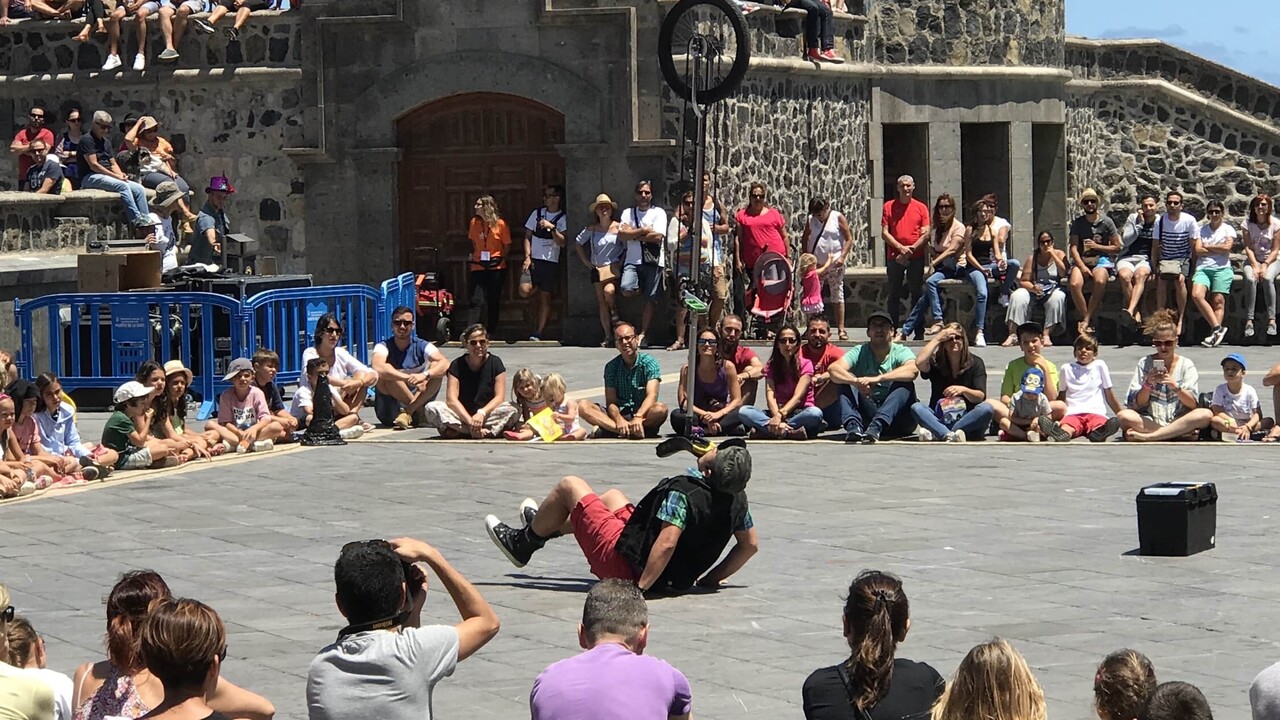 Mueca-Festival auf Teneriffa – Straßenkunst in Puerto de la Cruz
