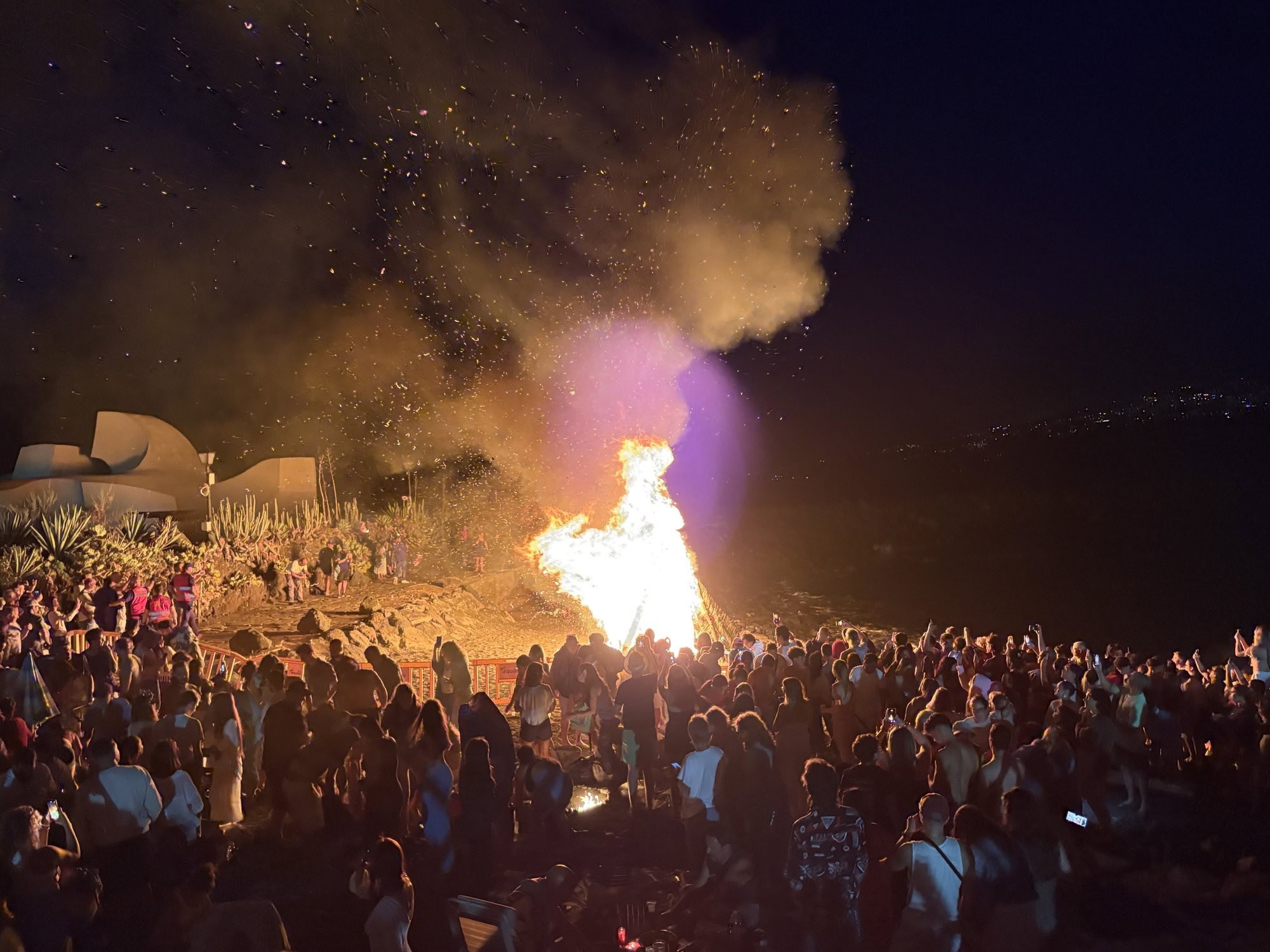 Noche de San Juan auf den Kanaren: 185 Feuerwehreinsätze in einer Nacht