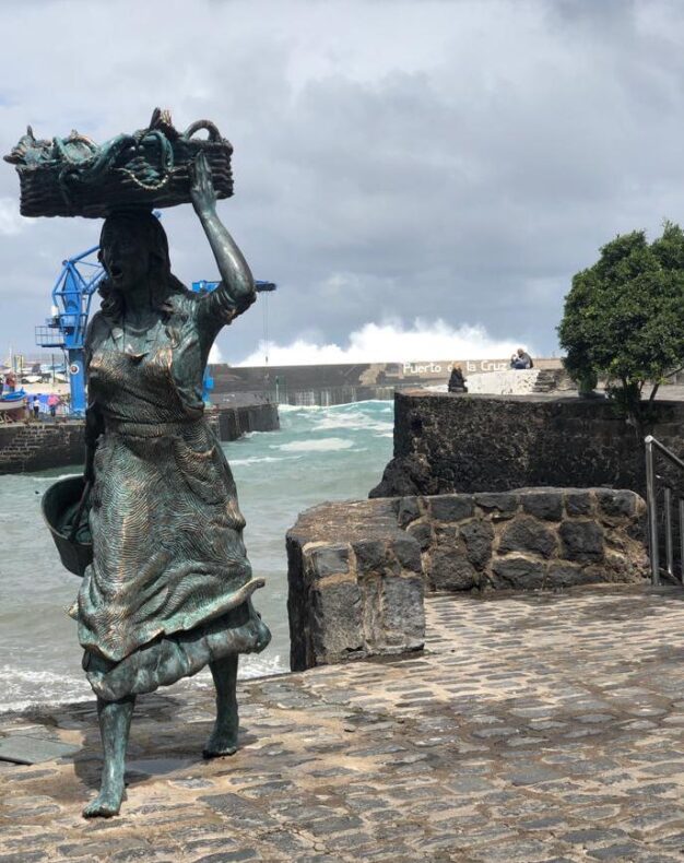 Sturm Wellen Teneriffa Puerto de la Cruz 9 Fischerfrau