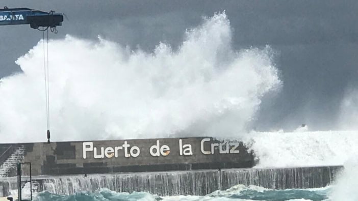 Sturm Wellen Teneriffa Puerto de la Cruz 6 Gischt