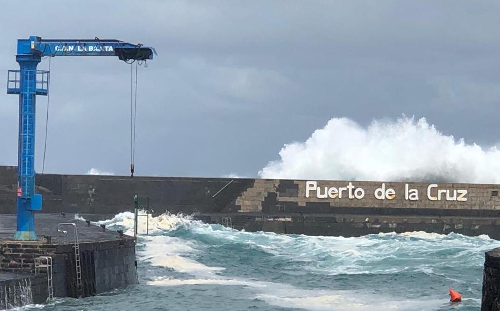 Sturm Wellen Teneriffa Puerto de la Cruz 8 Kran