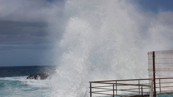 Becken gesperrt: Bestürzung und Kritik nach Wellen-Tragödie auf Teneriffa