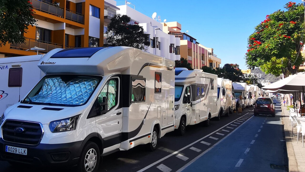 Campen für den Einzelhandel: Skurrile Nikolaus-Aktion auf La Palma