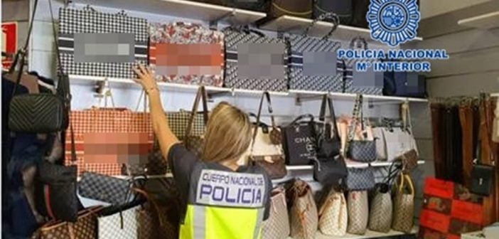 Gefälschte Taschen und Trikots: sieben Festnahmen auf Teneriffa