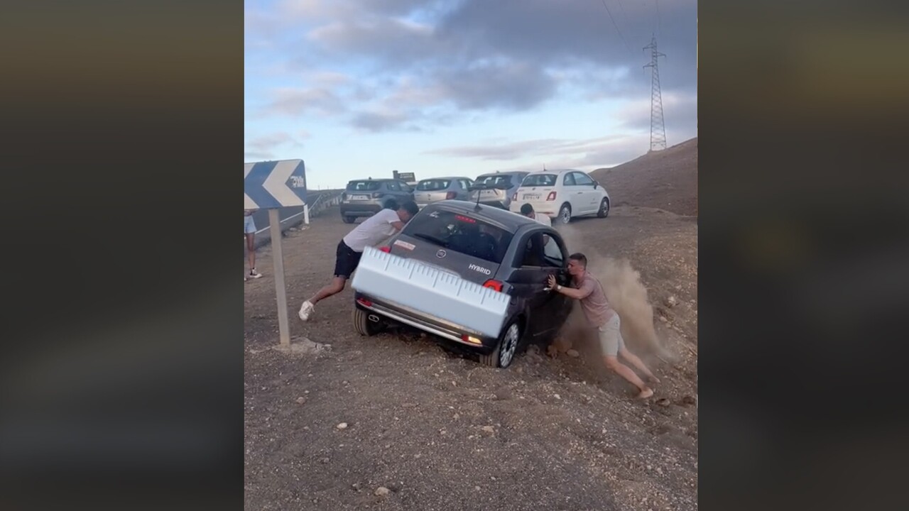 Paar fährt sich auf Lanzarote fest – dann eilen Helfer herbei