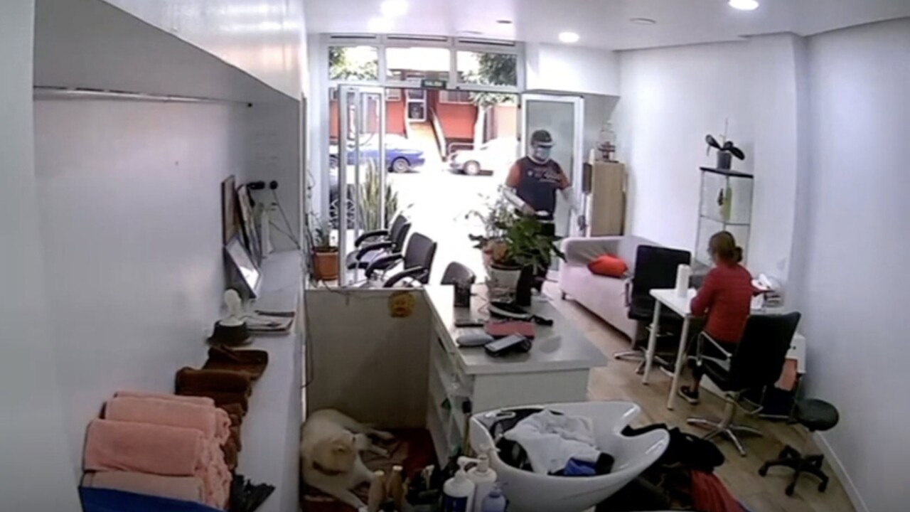 Ex-Polizist überfällt Friseur auf den Kanaren – Festnahme!
