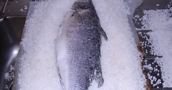 Kanaren-Küche: Rezept für frischen Fisch im Salzmantel