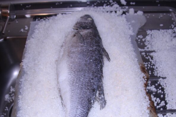 Kanaren-Küche: Rezept für frischen Fisch im Salzmantel