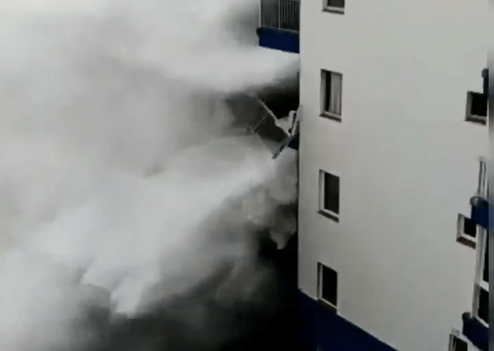 Kanaren-Unwetter: Riesen-Welle reißt Balkon aus Hochhaus auf Teneriffa
