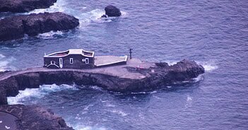 So wohnt es sich im (ehemals) kleinsten Hotel der Welt auf El Hierro Kleinstes Hotel Puntagrande El Hierro Vogelperspektive