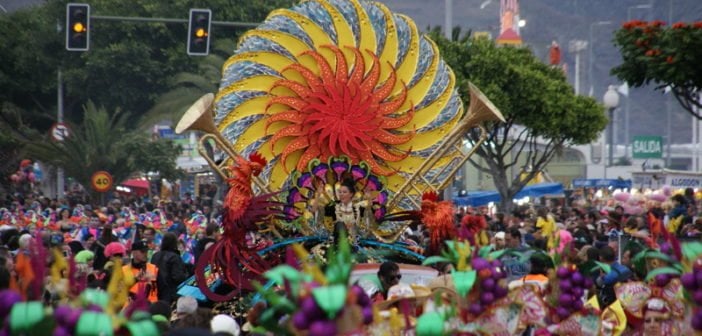 Karnevalszug in Santa Cruz Musik