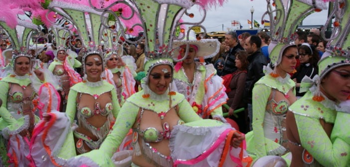 Karneval Kanaren Symbolfoto Platzhalter Tänzerinnen