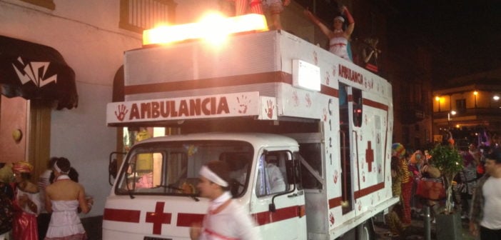 Karneval Teneriffa Ambulanz Krankenwagen