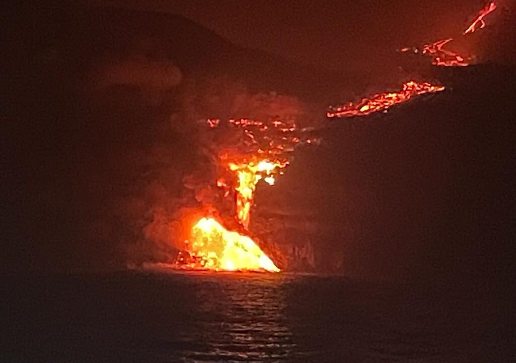 Vulkanausbruch auf La Palma: Lava erreicht nach knapp zehn Tagen das Meer