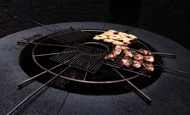 Einzigartiges Erlebnis auf Lanzarote: Grillen über der Hitze eines Vulkans
