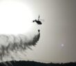 Löscharbeiten Waldbrand Hubschrauber Kanaren Kanarische Inseln
