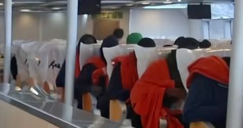 Kanaren Migranten Fähre El Hierro Sitzüberzüge