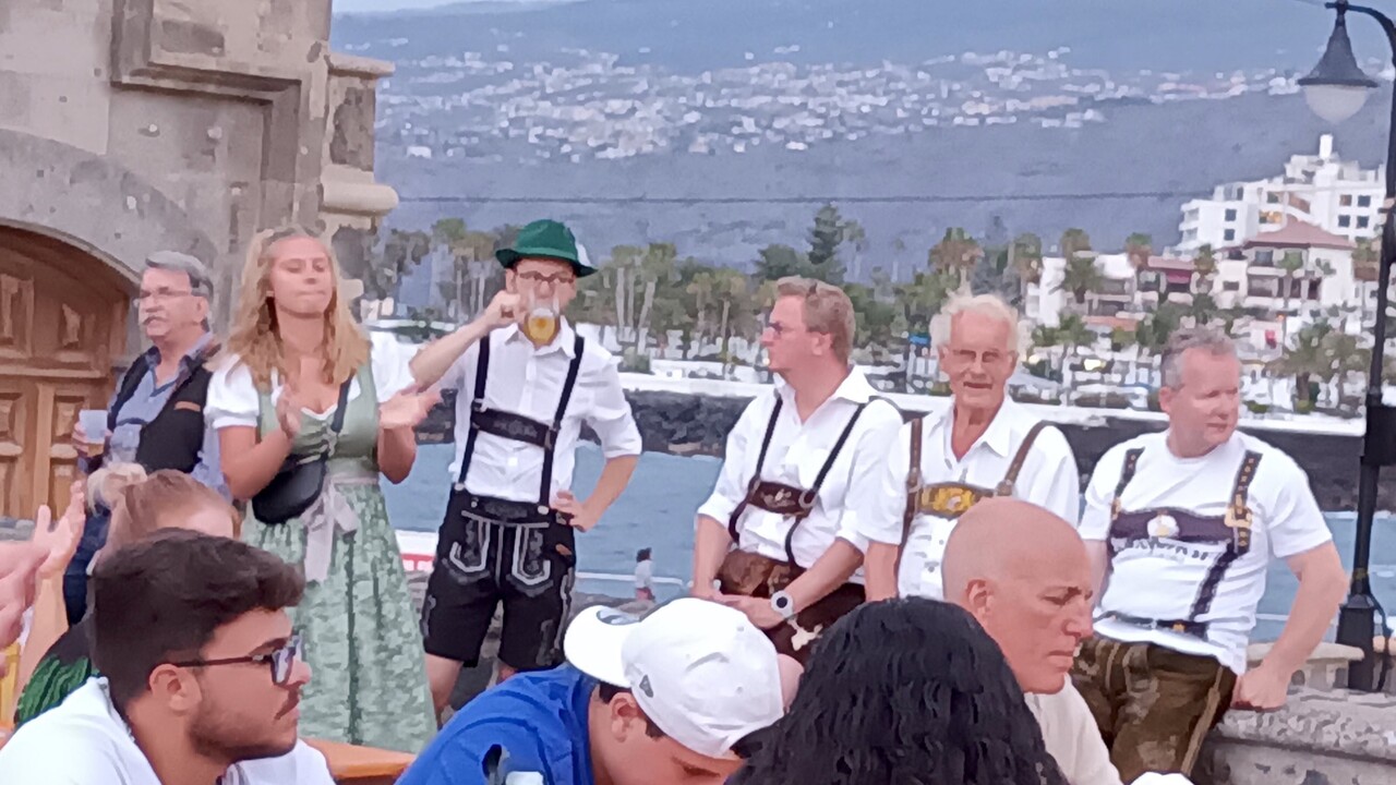 Oktoberfest auf Teneriffa: Deutsche Bands, bayerisches Bier und jede Menge Party
