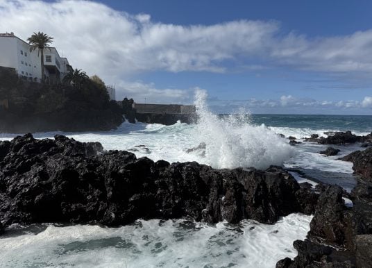 Video: Waghalsiger Klippen-Sprung in Puerto de la Cruz auf Teneriffa