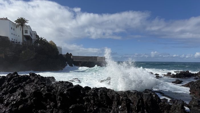 Video: Waghalsiger Klippen-Sprung in Puerto de la Cruz auf Teneriffa