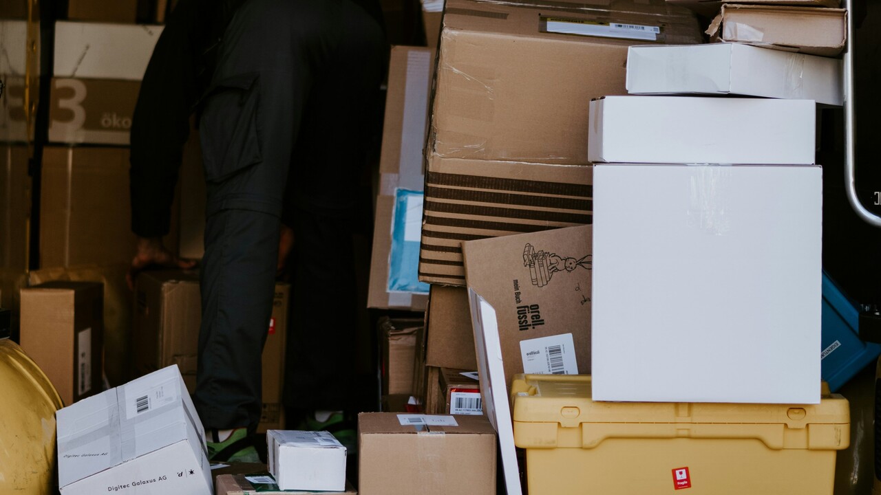 Chaos bei Kanaren-Post: 50.000 Pakete und Briefe stapeln sich