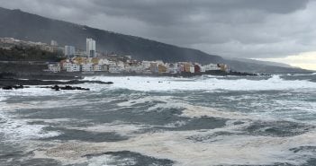 Playa Jardin Puerto de la Cruz Teneriffa Abwasser Sperrung brauner Schaum