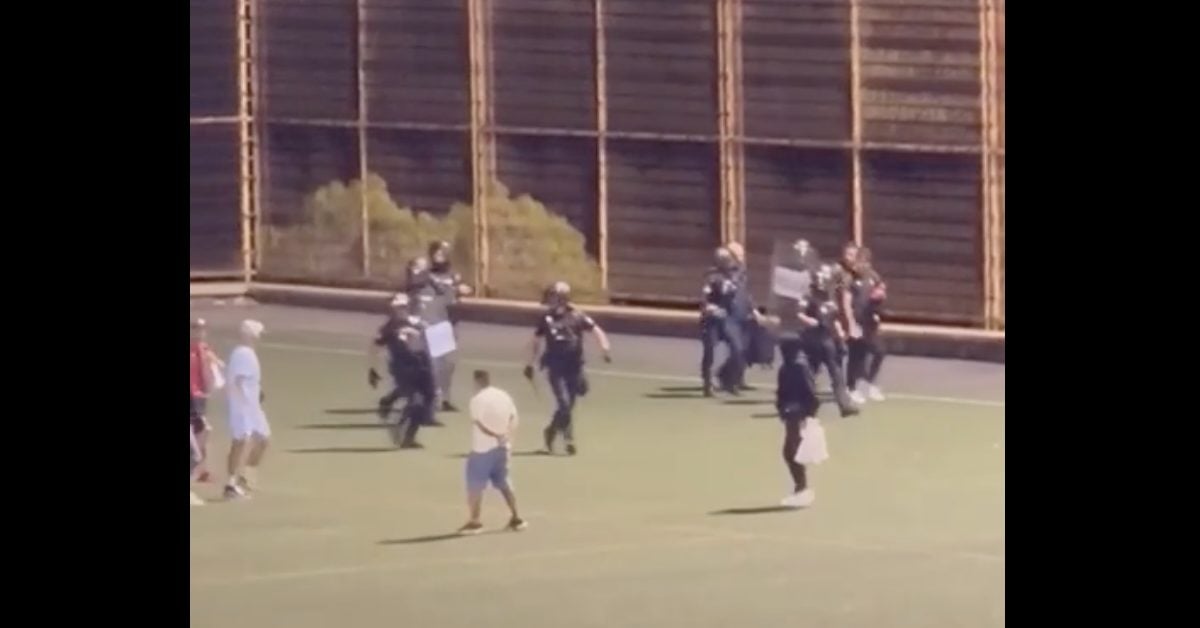 Polizei auf Teneriffa muss wilden Fußball-Mob mit Schuss trennen