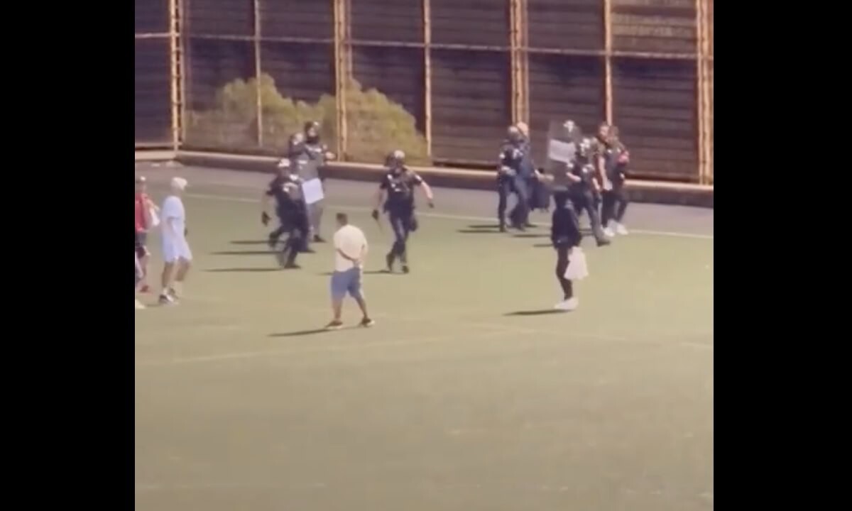 Polizei auf Teneriffa muss wilden Fußball-Mob mit Schuss trennen