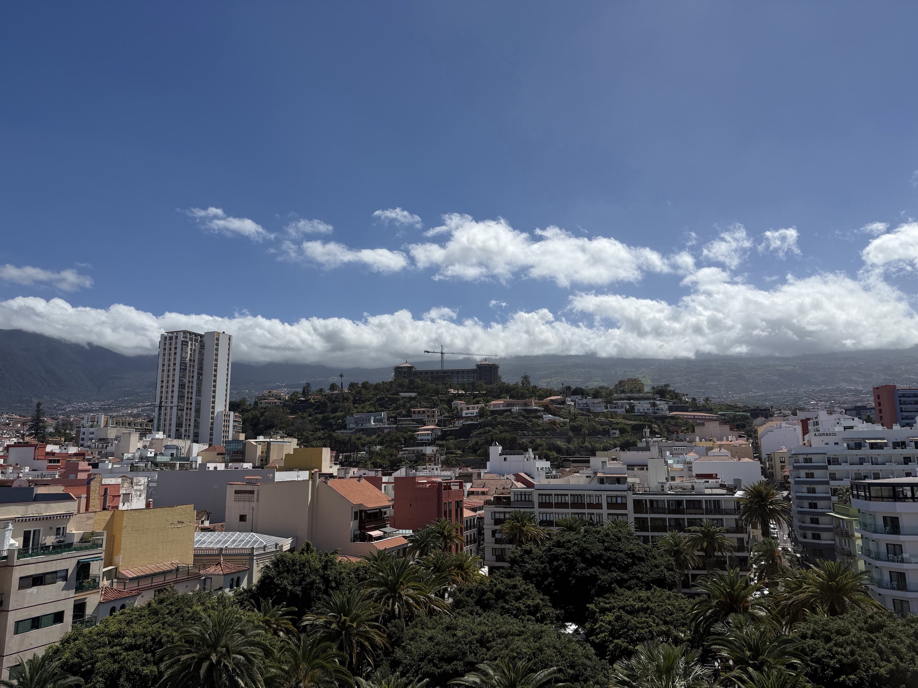 Teneriffa: 23-Jähriger springt wegen Feuer aus Hotel-Fenster und stirbt