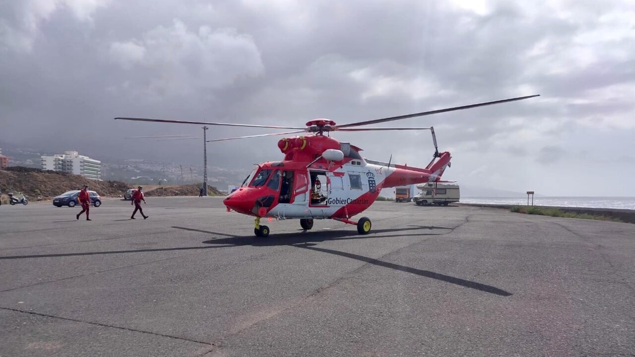 Teneriffa: Drei Jugendliche von Welle ins Meer gerissen
