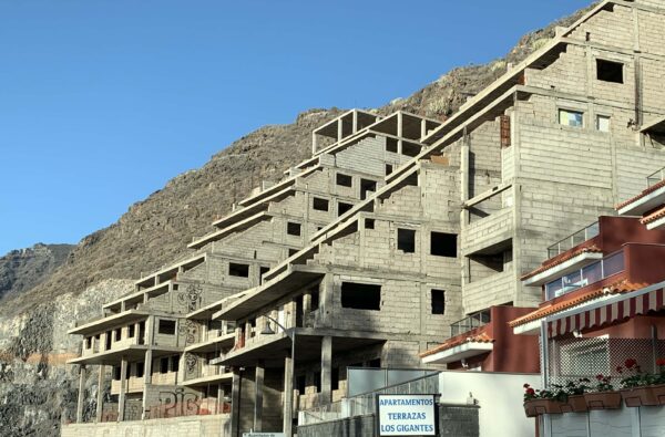 Nur 2% geschafft: Kanaren-Politik versagt beim Wohnungsbau komplett