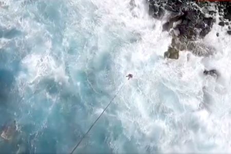 Sturmflut auf den Kanaren: Teneriffa-Tourist stirbt beim Fotografieren