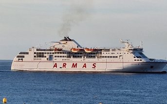 Teneriffa Armas-Fähre Volcan de Taburiente vor der Küste
