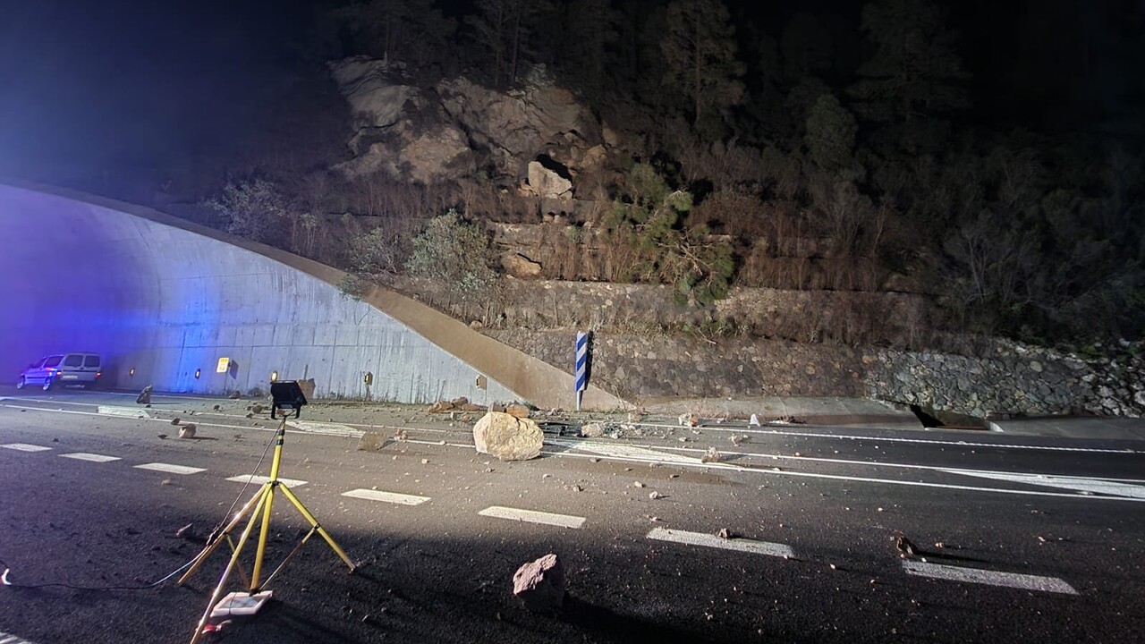 Teneriffa: Erdrutsch auf trifft Auto – TF-5 bei Icod gesperrt