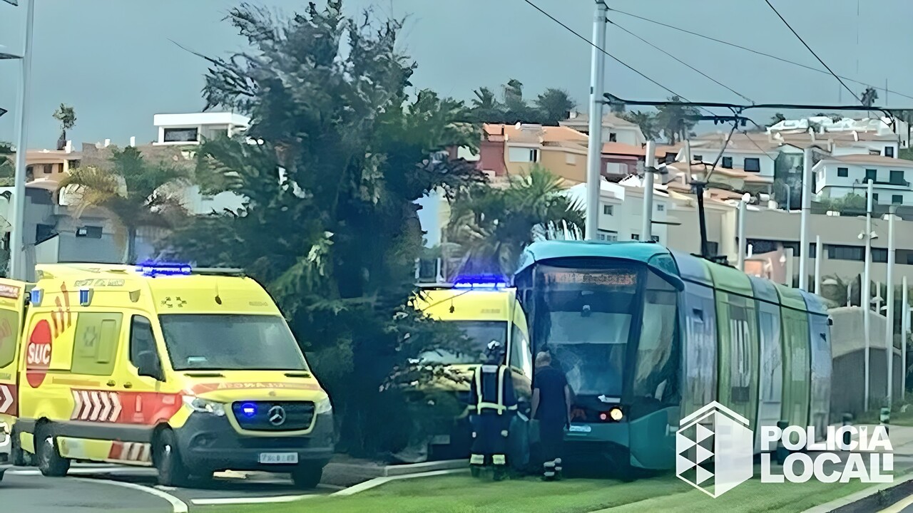 Krankenwagen kollidiert in Teneriffas Hauptstadt mit Straßenbahn