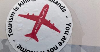 Touristenfeindlichkeit Kanaren Punta del Hidalgo Teneriffa Promenade