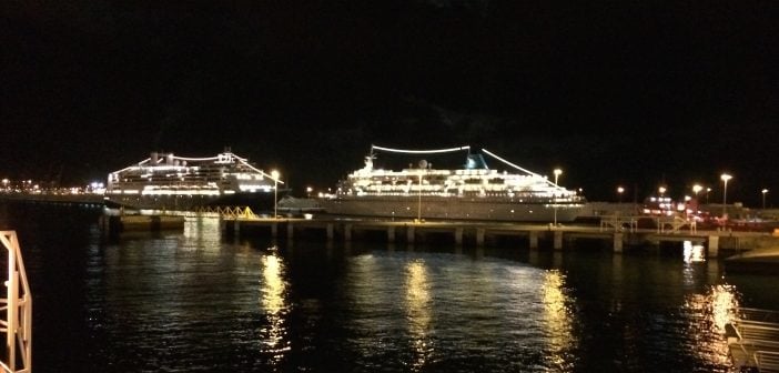 Teneriffa Santa Cruz Hafen Kreuzfahrtschiffe Nacht