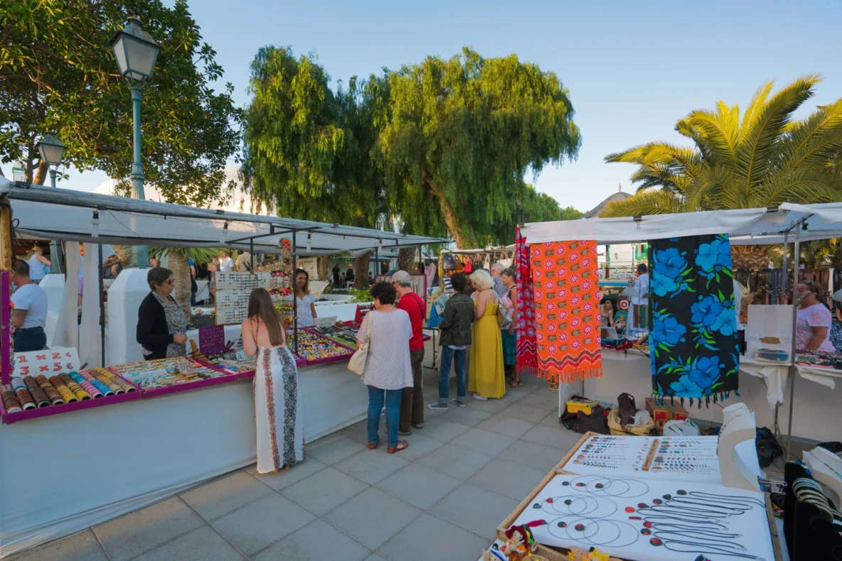 Mercado nocturno en Costa Teguise