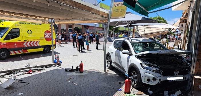 Unfall Fuerteventura Corallejo Auto Menschenmenge Bomberos