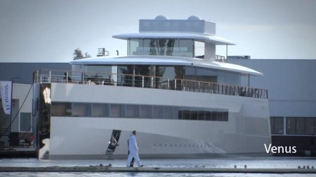Luxusyacht von Steve Jobs in Santa Cruz vor Anker