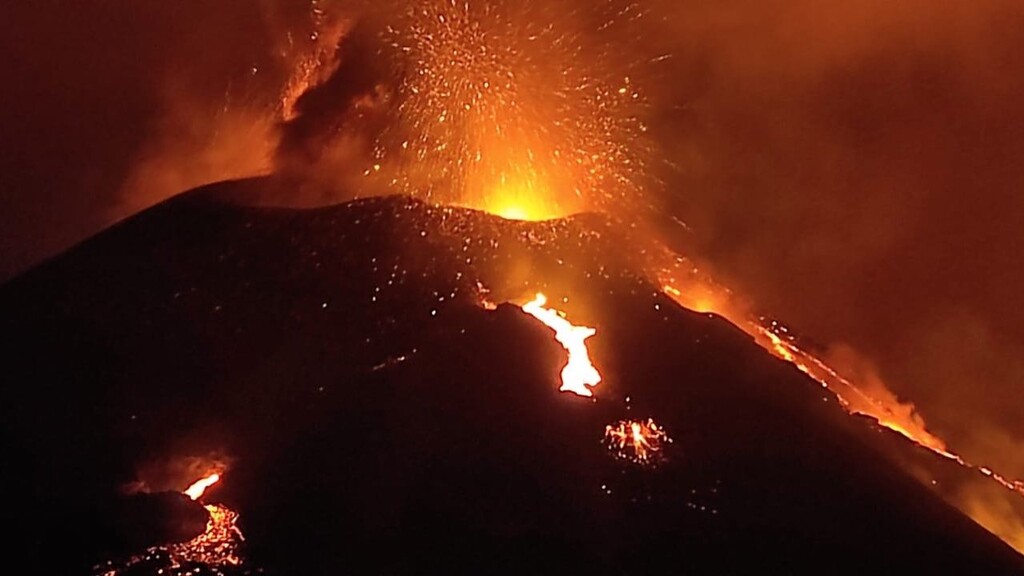 Erdbeben und neue Lavaströme: Vulkanausbruch auf La Palma hält an