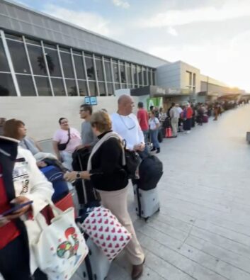 Ampliar los aeropuertos no resuelve la saturación de Canarias