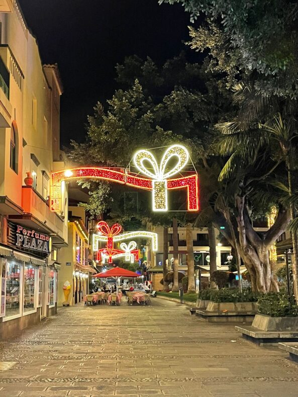 Weihnachtsbeleuchtung Kanaren Teneriffa Puerto Geschenke