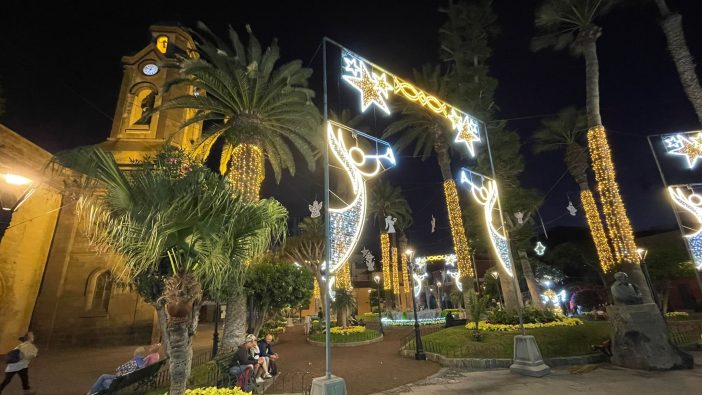 Weihnachtsbeleuchtung Kanaren Teneriffa Puerto Kirchplatz