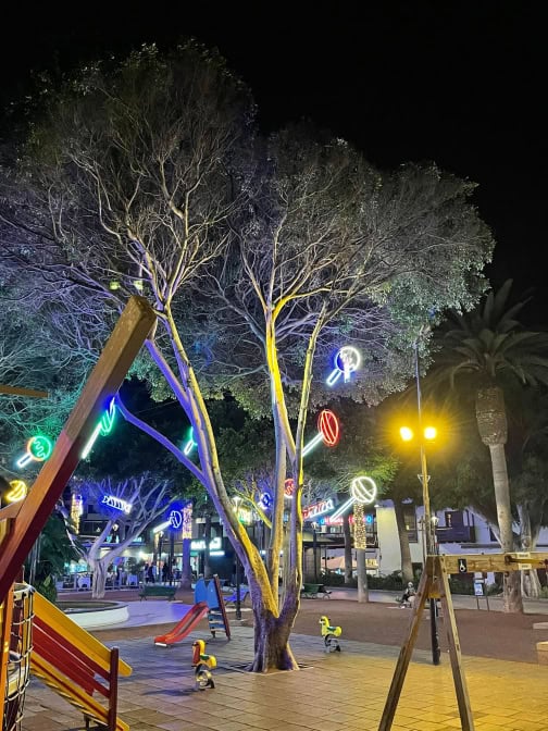 Weihnachtsbeleuchtung Kanaren Teneriffa Puerto Plaza Spielplatz Lollis